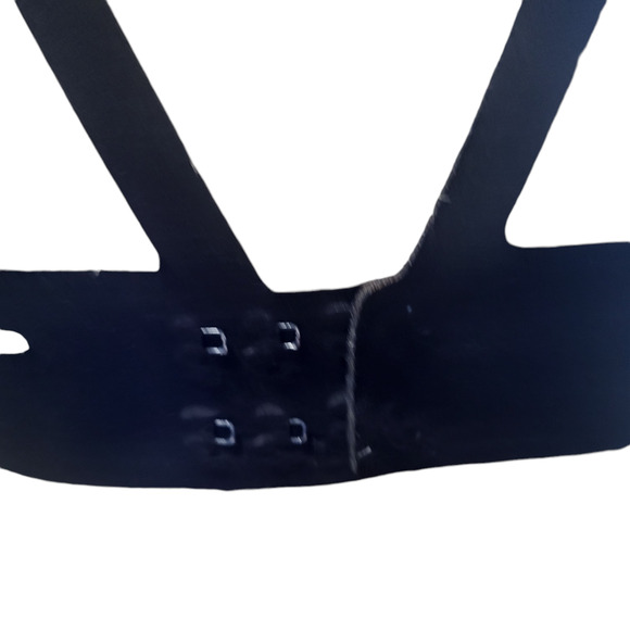 Lululemon solid black strappy sports bra, size 6 - Picture 4 of 5